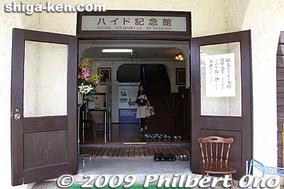 Entrance to Hyde Memorail Building.
Keywords: shiga omi-hachiman William Merrell Vories architecture 
