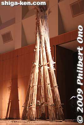 Part of the stage decoration were these towering bundles of reeds from Lake Biwa.
Keywords: shiga azuchi omi-hachiman bungei no sato yoshibue reed flute concert music