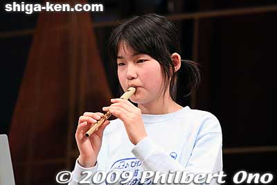 Playing the yoshibue reed flute from Lake Biwa.
Keywords: shiga azuchi omi-hachiman bungei no sato yoshibue reed flute concert music