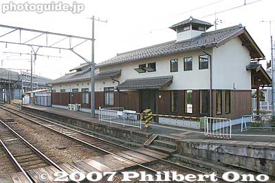 Ohmi Railways Gokasho Station building as seen from the train platform.
Keywords: shiga higashiomi gokasho train station