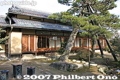 Exterior view
Keywords: shiga higashiomi gokasho omi ohmi shonin merchant home house