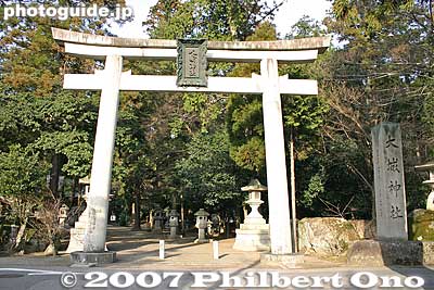 Oshiro Shrine torii 大城神社
Keywords: shiga higashiomi gokasho shinto shrine torii