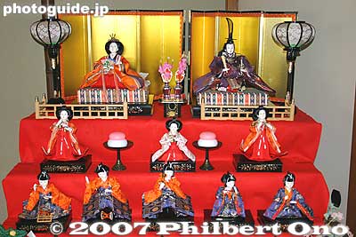 Hinamatsuri dolls
Keywords: shiga higashiomi gokasho omi shonin merchant homes houses hina doll hinamatsuri Tonomura Shigeru