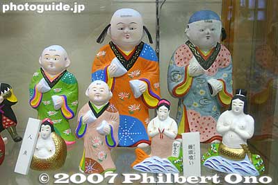 Dolls
Keywords: shiga higashiomi gokasho omi shonin merchant homes houses Nakae Jungoro