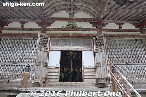 Main entrance to Hyakusaiji's Main temple hall (hondo).
Keywords: shiga higashiomi hyakusaiji temple kotosanzan