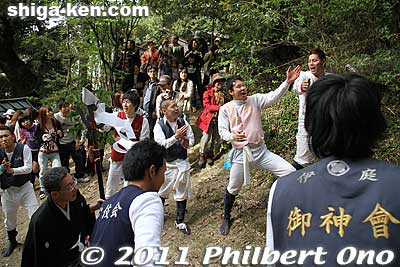 They sing a song as they drag the mikoshi. It's a contsant stop-and-go process.
Keywords: shiga higashiomi ibanosakakudashi matsuri festival mikoshi portable shrine 