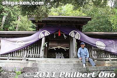 Sanposan Shrine near the bottom torii.
Keywords: shiga higashiomi ibanosakakudashi matsuri festival mikoshi portable shrine 