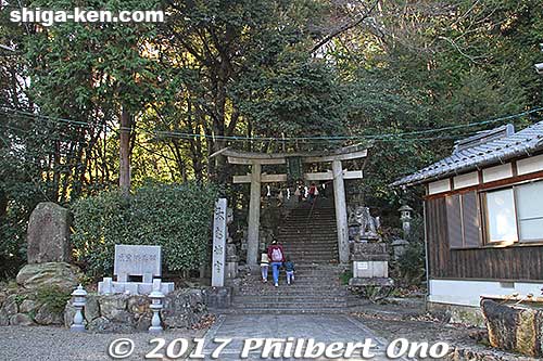 Go up these steps.
Keywords: shiga higashiomi tarobogu aga shrine