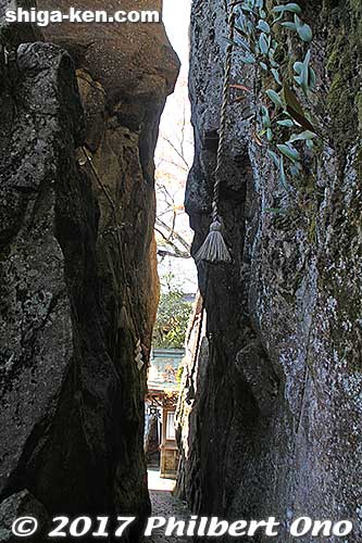 This narrow slit separates the Wedded Rocks, wide enough for normal-size people to pass through. Meoto-iwa 夫婦岩
Keywords: shiga higashiomi tarobogu aga shrine