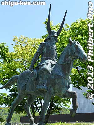 Sawayama Castle (佐和山城) came with the domain, but Naomasa did not like it, being outdated and the former castle of Ishida Mitsunari (石田 三成) who lost at Sekigahara.
Keywords: shiga hikone castle samurai warrior sculpture