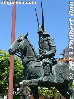 Naomasa planned to build a new castle, but died in 1602 from an old Sekigahara gunshot wound before construction began.
Keywords: shiga hikone castle samurai warrior sculpture