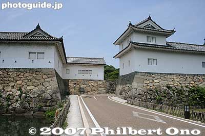 Originally built in 1622, the Ninomaru-Sawaguchi Tamon Yagura Turret is designated as an Important Cultural Property by the Japanese government. Part of it was rebuilt in 1960.
Keywords: shiga hikone castle