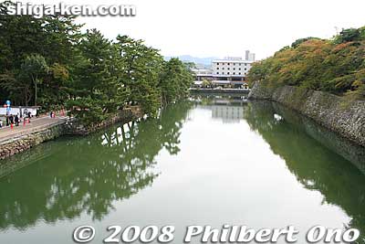 Moat as seen from Ninomaru-Sawaguchi Tamon Yagura Turret. Iroha pine trees on left.
Keywords: shiga hikone castle moat