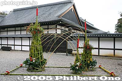 Kadomatsu decoration for New Year's. Hikone Castle Museum is in the background. During New Year's, they served free hot ama-zake (sweet sake) to all visitors.
Keywords: shiga hikone castle