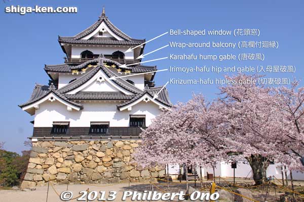 A major reason why Hikone Castle is a National Treasure is because it has many different types of roof features on one building.
Keywords: shiga hikone castle tower national treasure sakura cherry blossoms