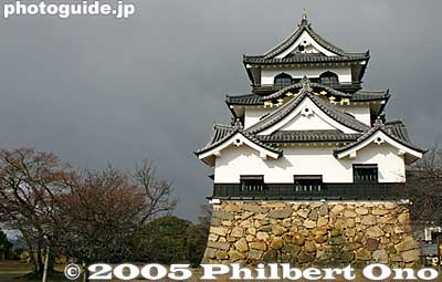 Front view of Hikone Castle tower 天守閣
Keywords: shiga hikone castle tower national treasure