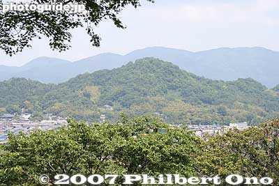 Mt. Sawayama as seen from Nishinomaru. Also photos of [url=https://photoguide.jp/pix/thumbnails.php?album=25]Hikone Castle's Honmaru keep.[/url]
Keywords: shiga hikone castle