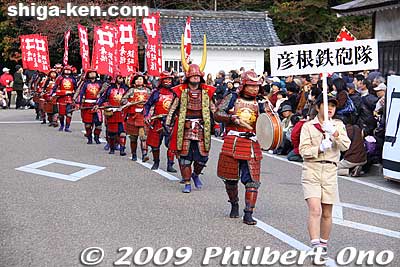Hikone Gun Battalion whose members are licensed to fire matchlock guns.
Keywords: shiga hikone castle parade festival matsuri