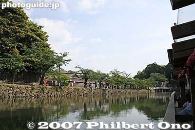 Heading toward Otemon Gate/Bridge
Keywords: shiga hikone castle moat boat ride yakata-bune stone wall