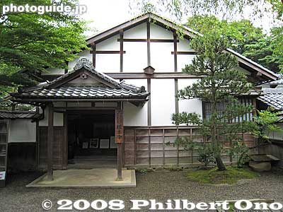 The house has a depressing name. "Umoregi" means petrified wood. Since he was far down the family line to succeed the lordship of his clan, Naosuke did not expect he his life would flower and thereby named this house. 埋木舎
Keywords: shiga hikone ii naosuke umoregi-no-ya