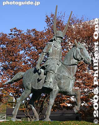 Statue of Ii Naomasa in front of Hikone Station
Keywords: shiga prefecture hikone japansculpture japansamurai