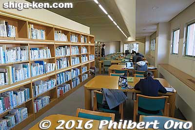 Inside the library
Keywords: shiga hikone university of prefecture
