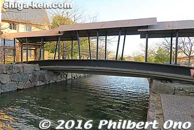 Bridge over the moat.
Keywords: shiga hikone university of prefecture