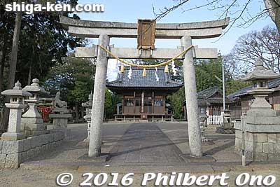 Near the University of Shiga Prefecture is Kiwada Shrine dedicated to Susanou-no-mikoto and Emperor Chuai for protection against stormy winds and for a good harvest.
Keywords: shiga hikone hassaka