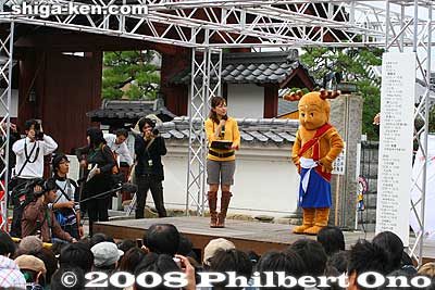 Introducing Sento-kun.
Keywords: shiga hikone mascot character costume yuru-kyara festival matsuri 