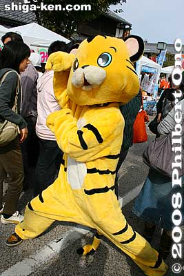 Tiger
Keywords: shiga hikone mascot character costume yuru-kyara festival matsuri 