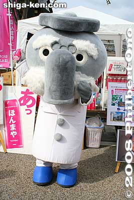 Jaguji, one of the more bizarre-looking mascots, is based on a water faucet. Promotes the Board of Water Supply in the Osaka city. じゃぐ爺 (大阪 大阪市）
Keywords: shiga hikone mascot character costume yuru-kyara festival matsuri 