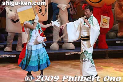 Hashi Yukio even danced with a few mascot characters.
Keywords: shiga hikone yuru-kyara mascot character festival 