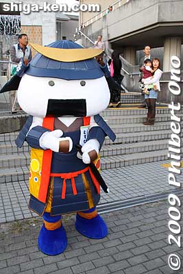 Musubi-maru to promote tourism in Sendai, Miyagi Pref. Rice ball modeled after Lord Date Masamune. むすび丸 (宮城　仙台市）
Keywords: shiga hikone yuru-kyara mascot character festival 