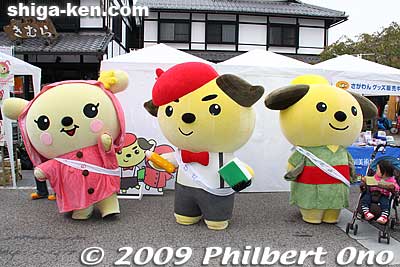 Sagawa family of mascots from Sagawa Art Museum in Moriyama, Shiga.
Keywords: shiga hikone matsuri10 shigamascot