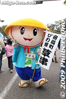 Tabi-maru. a traveler character from Kusatsu, Shiga. Kusatsu was a crossroads on the old Tokaido and Nakasendo Roads where many travelers lodged. "Tabi" means "travel." たび丸 (滋賀 草津市)
Keywords: hikone kusatsu shigamascot