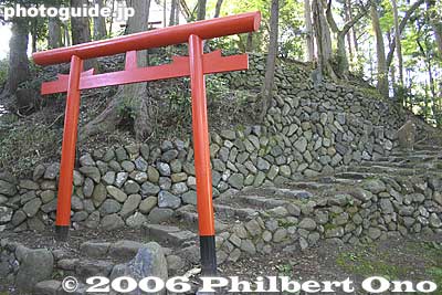 Torii and steps to Inari Shrine
Keywords: shiga hino-cho nakano castle