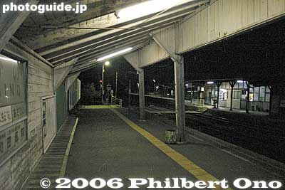Hino Station platform at night. Old roof was replaced in 2019.
Keywords: shiga hino station Ohmi Railways