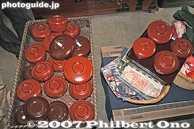 Some laquerware sold in a renovated Hino merchant home converted into a store.
Keywords: shiga hino-cho home laquerware dish bowl