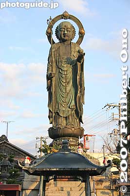 Giant Jizo statue stands 6 meters tall.
Keywords: shiga nagahama kinomoto-cho jizo-in buddhist temple