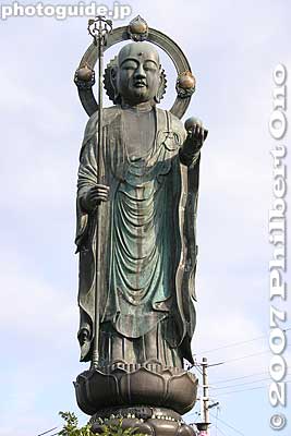 Giant Jizo statue. (Cannot go inside the statue.) 地蔵大銅像
Keywords: shiga nagahama kinomoto-cho jizo-in buddhist temple