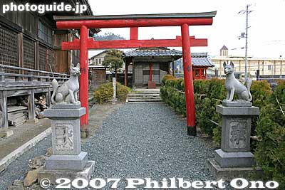 Shrine
Keywords: shiga nagahama kinomoto-cho jizo-in buddhist temple torii