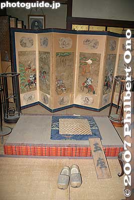 Emperor Meiji's room. Notice the elevated tatami mat and footwear.
Keywords: shiga nagahama kinomoto-cho jizo-in buddhist temple