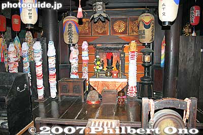 Ura-Jizo (Rear Jizo) at the back of the Hondo, now open to the public from Jan. 2007. 裏地蔵尊
Keywords: shiga nagahama kinomoto-cho jizo-in buddhist temple