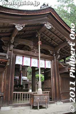 Aburahi Shrine also worships Sarutahiko (猿田彦神) god of strength and resilience and Mizuhanome (罔象女神) goddess of wells. This is the Honden hall. 
Keywords: shiga koka aburahi matsuri shrine