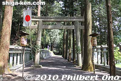 Torii to Tagi Jinja.
Keywords: shiga koka tsuchiyama tagi jinja shrine shinto 