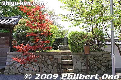 Monument for the rock which Ieyasu sat on.
Keywords: shiga koka minakuchi-juku tokaido road post town 