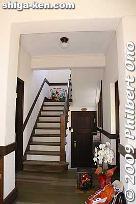 Staircase inside former Minakuchi Public Library.
Keywords: shiga koka minakuchi-juku tokaido road post town William Merrell Vories