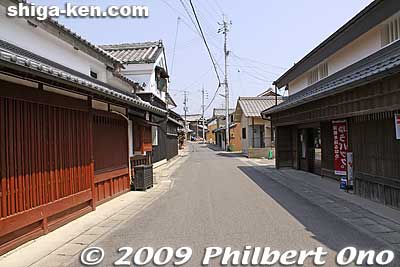 Nearing the end of Minakuchi-juku.
Keywords: shiga koka minakuchi-juku tokaido road post town 