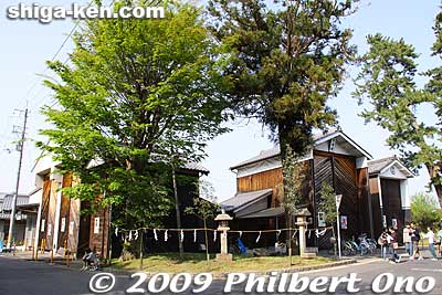 Near Minakuchi Shrine are these storehouses for hikiyama floats.
Keywords: shiga koka minakuchi-juku tokaido post town 