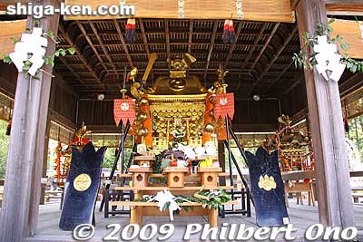 A mikoshi stands by to be carried during the festival.
Keywords: shiga koka minakuchi hikiyama matsuri festival floats  